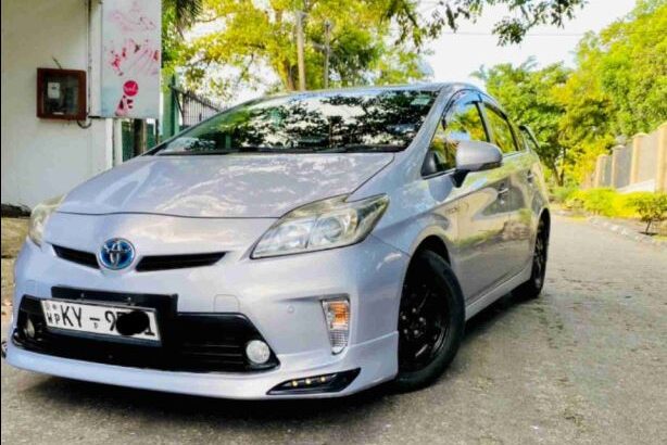 Toyota Prius Car For Sale ( 3rd Gen / G Grade/ 2012)